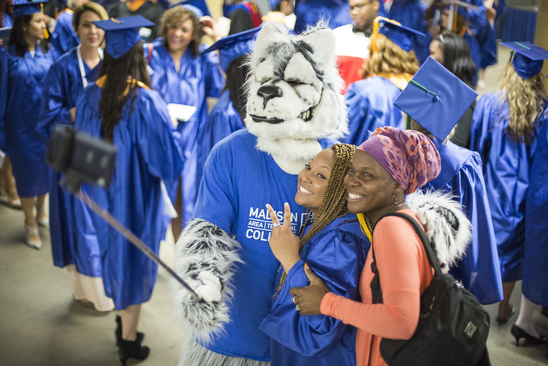 Returning Students Greet Wolfie Mascot