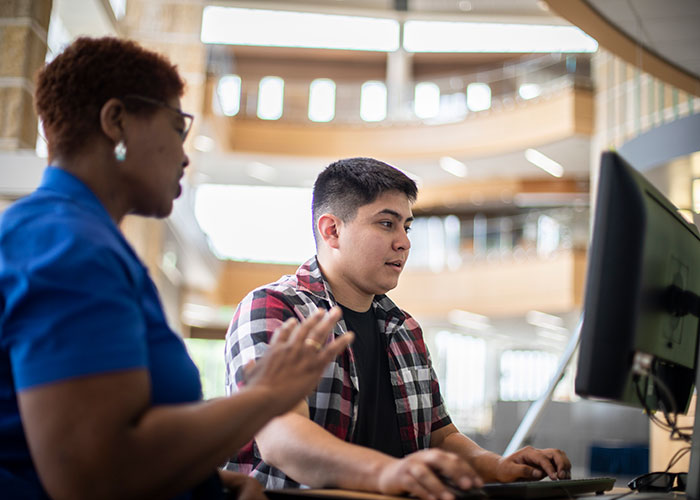 transfer student with an advisor